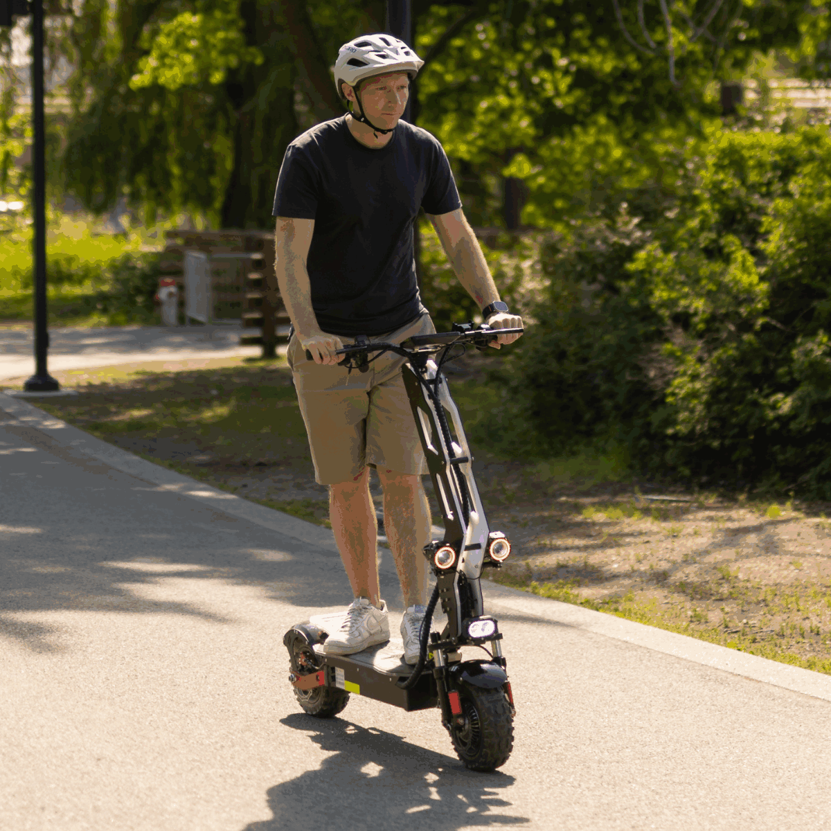 Freego D11 riding in the spring park