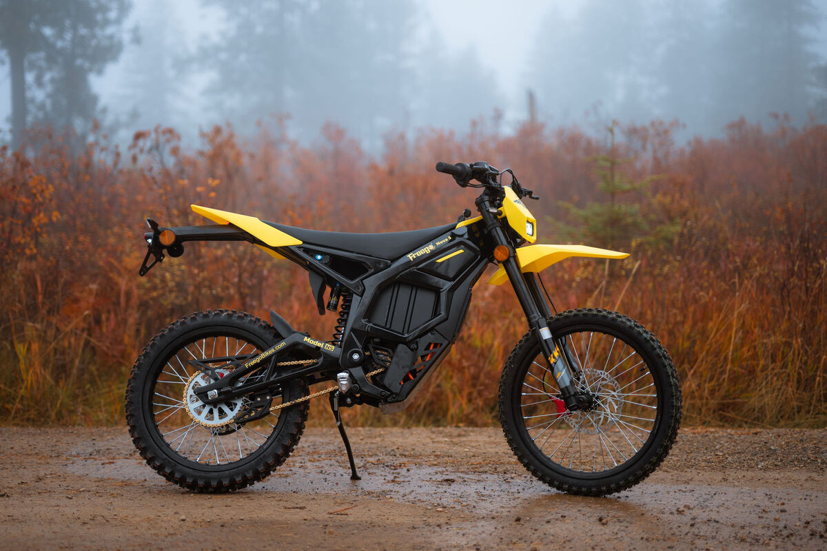 Freego Nova 5 electric bike on a dirt path with a foggy background