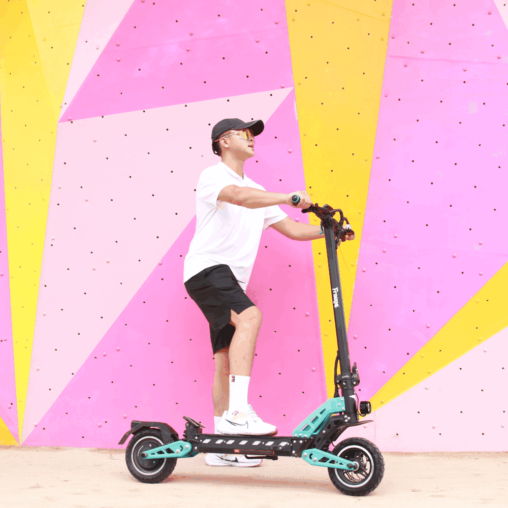Freego C10 E-Scooter person riding