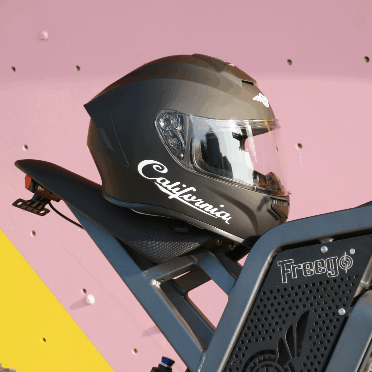 best air flow motorcycle helmet Freego Custom AeroFlow Full-Face Helmet – DOT Certified