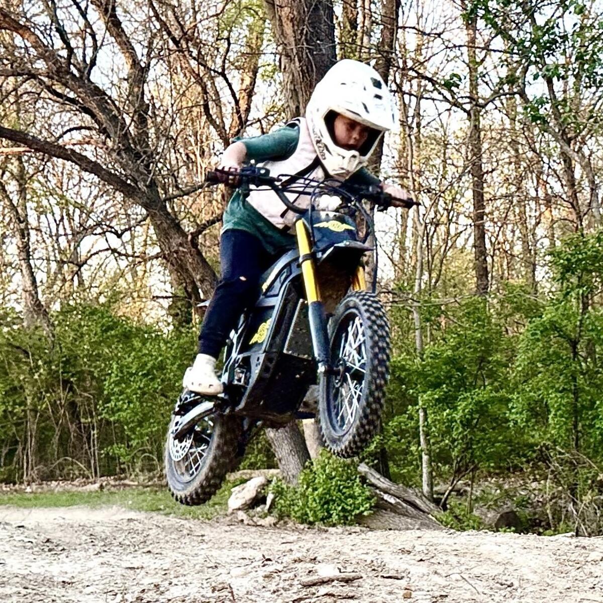 Freego Nova 5 mini electric bike jump action shot, photo by raittthis