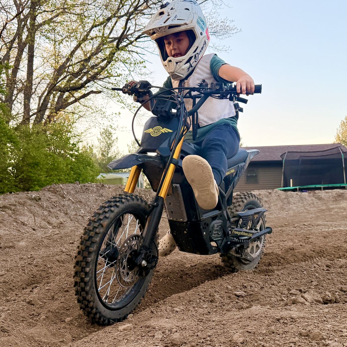 Freego Nova 5 mini electric bike with child rider, photo by raittthis