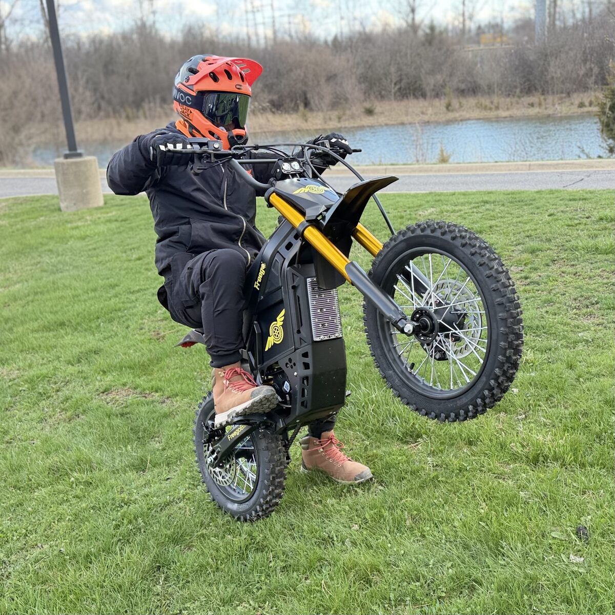 Freego Nova 5 mini electric bike wheelie front view shot, photo by runplayback