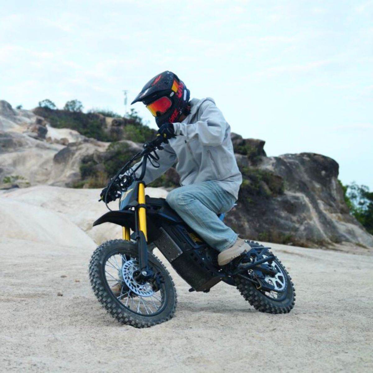 Freego Nova 5 Mini e-bike riding on a dirt trail in the outdoors